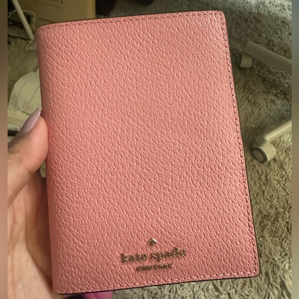 **SOLD** NEW Kate Spade Passport Cover